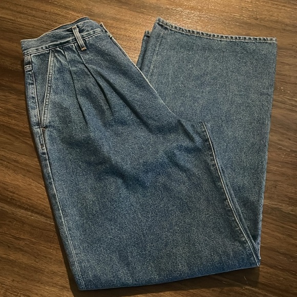 GOLDSIGN
The Edgar pleated high-rise wide-leg jeans - Picture 8 of 14